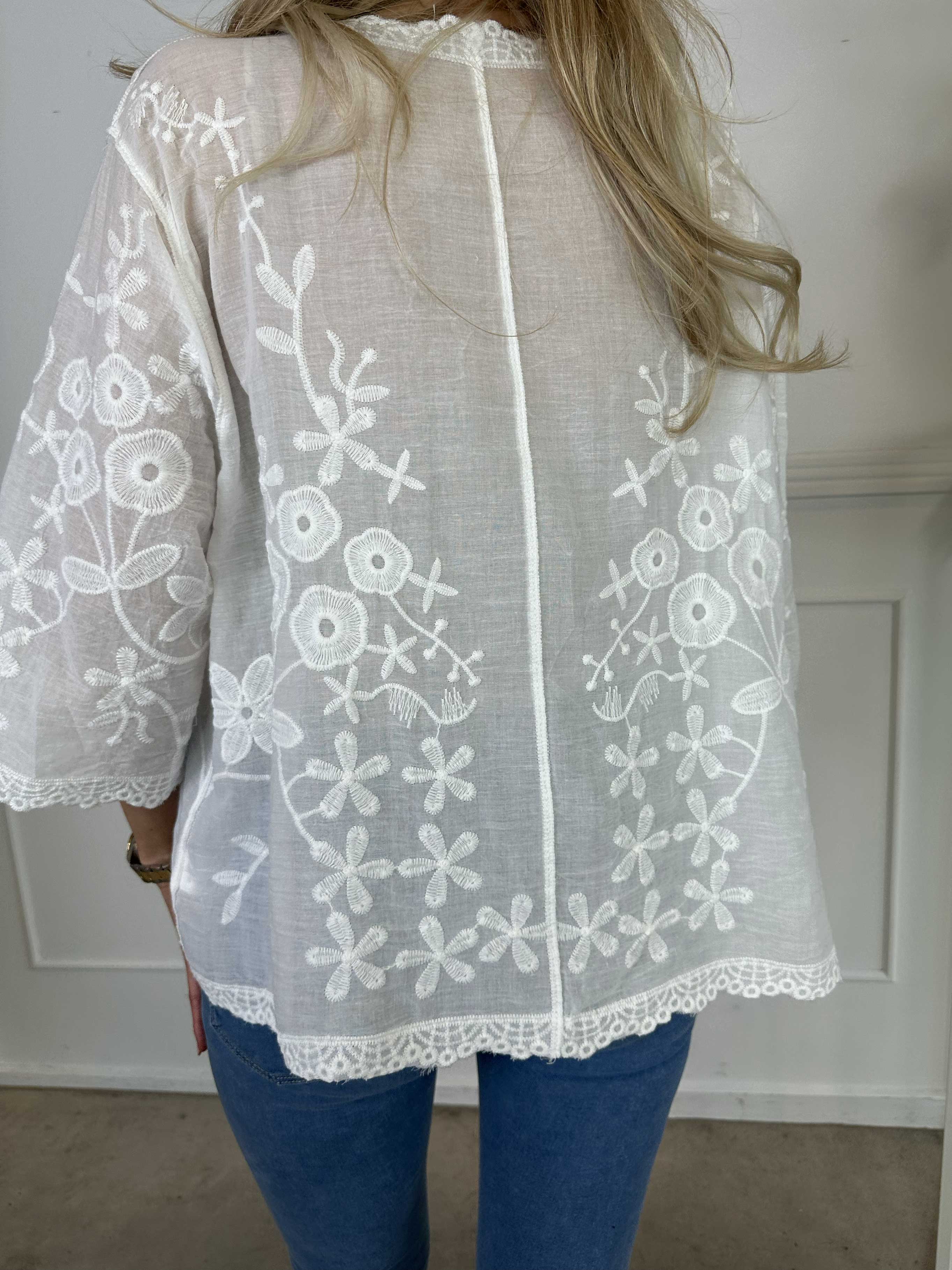 Ramona - Sød bluse i bomuld med broderinger